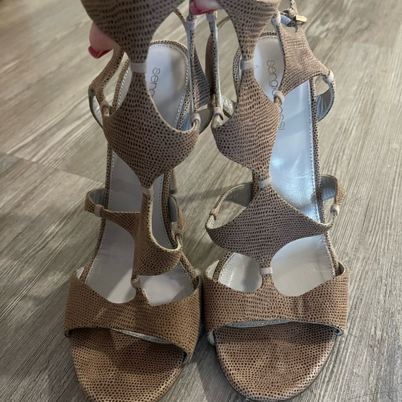 Sergio Rossi cut out T strap heels - Picture 2 of 5